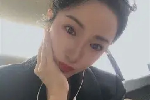 胡杏儿首度回应老公夜店偷食事件45岁穿蓝透人鱼裙大秀身材